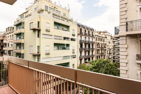 Купить квартиру в Барселона, Испания с 4 спальни, 120м², № 8738 - фото 4