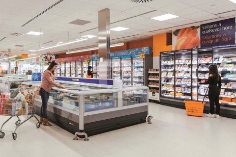 Tienda al por menor de 1971 m² en venta en Barcelona, Cataluña, Spain № 5210 - foto 2