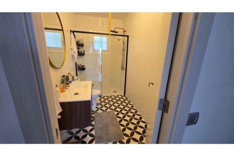 Сasa de 5 dormitorios en venta en Lloret de Mar, Gerona, Cataluña, Spain № 3632 - foto 7
