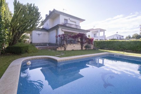 Сasa de 4 dormitorios en venta en Coma-Ruga, Tarragona, Cataluña, Spain № 3635