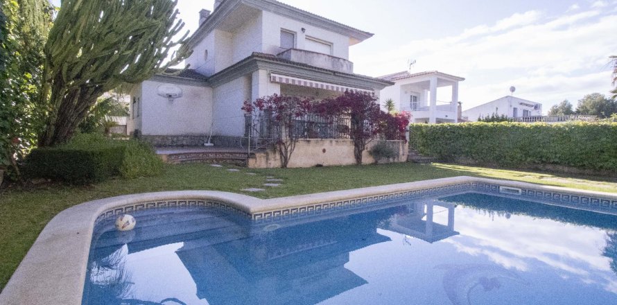 Сasa de 4 dormitorios en venta en Coma-Ruga, Tarragona, Cataluña, Spain № 3635