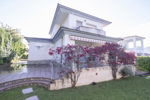 Сasa de 4 dormitorios en venta en Coma-Ruga, Tarragona, Cataluña, Spain № 3635 - foto 2