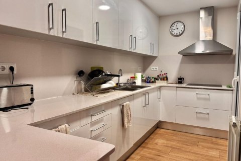 Apartamento de 4 dormitorios en venta en Barcelona, Cataluña, Spain № 3636 - foto 2