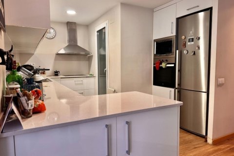 Apartamento de 4 dormitorios en venta en Barcelona, Cataluña, Spain № 3636 - foto 3