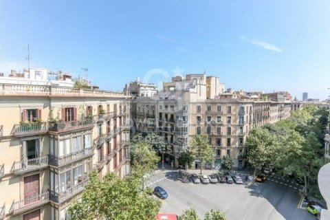 Apartamento de 2 dormitorios en venta en Barcelona, Cataluña, Spain № 6054 - foto 23