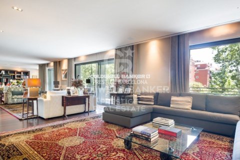 Apartamento de 5 dormitorios en venta en Barcelona, Cataluña, Spain № 6053 - foto 4