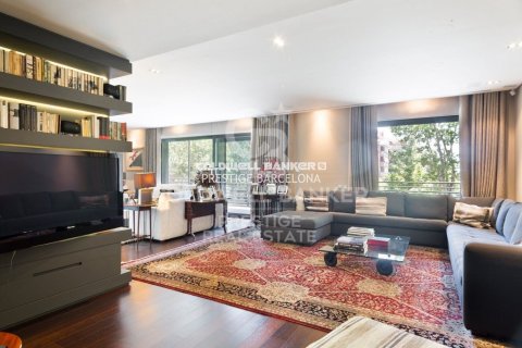 Apartamento de 5 dormitorios en venta en Barcelona, Cataluña, Spain № 6053 - foto 2