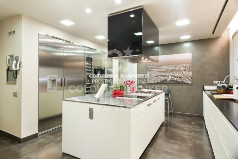 Apartamento de 5 dormitorios en venta en Barcelona, Cataluña, Spain № 6053 - foto 9
