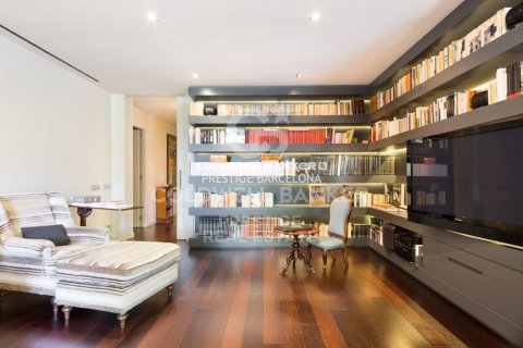 Apartamento de 5 dormitorios en venta en Barcelona, Cataluña, Spain № 6053 - foto 5