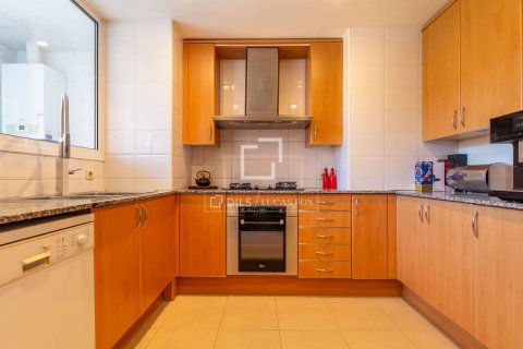 Apartamento de 4 dormitorios en venta en Esplugues de Llobregat, Barcelona, Cataluña, Spain № 8642 - foto 7