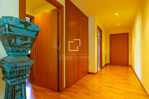 Apartamento de 4 dormitorios en venta en Esplugues de Llobregat, Barcelona, Cataluña, Spain № 8642 - foto 6