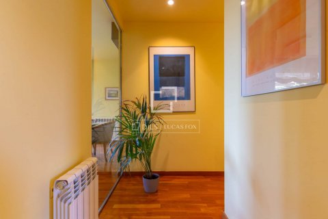 Apartamento de 4 dormitorios en venta en Esplugues de Llobregat, Barcelona, Cataluña, Spain № 8642 - foto 24