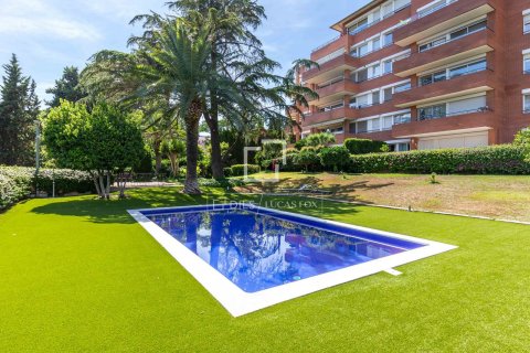 Apartamento de 4 dormitorios en venta en Esplugues de Llobregat, Barcelona, Cataluña, Spain № 8642 - foto 2