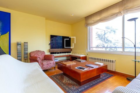 Apartamento de 4 dormitorios en venta en Esplugues de Llobregat, Barcelona, Cataluña, Spain № 8642 - foto 21