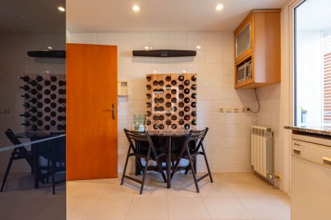 Apartamento de 4 dormitorios en venta en Esplugues de Llobregat, Barcelona, Cataluña, Spain № 8642 - foto 9