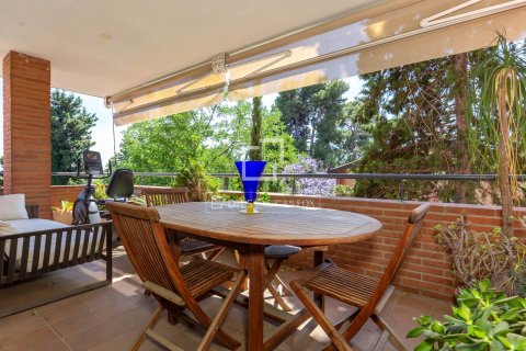 Apartamento de 4 dormitorios en venta en Esplugues de Llobregat, Barcelona, Cataluña, Spain № 8642 - foto 4