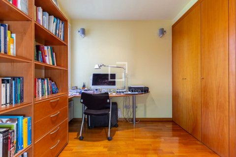 Apartamento de 4 dormitorios en venta en Esplugues de Llobregat, Barcelona, Cataluña, Spain № 8642 - foto 26