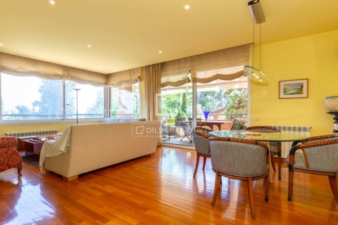 Apartamento de 4 dormitorios en venta en Esplugues de Llobregat, Barcelona, Cataluña, Spain № 8642 - foto 5