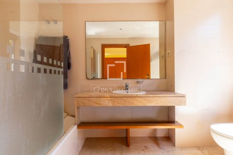 Apartamento de 4 dormitorios en venta en Esplugues de Llobregat, Barcelona, Cataluña, Spain № 8642 - foto 30