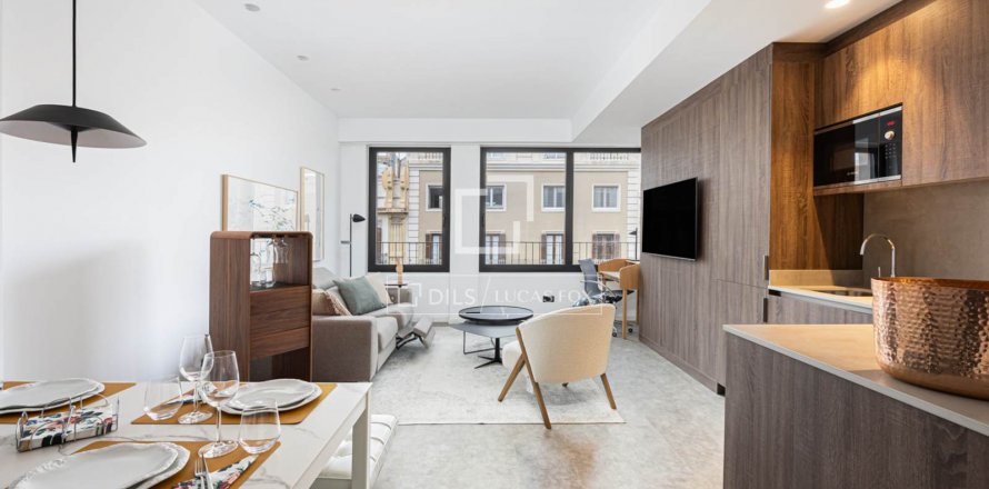 Propiedad comercial de 1357 m² en venta en Barcelona, Cataluña, Spain № 8643