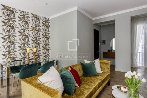 Apartamento de 2 dormitorios en venta en Barcelona, Cataluña, Spain № 8641 - foto 4