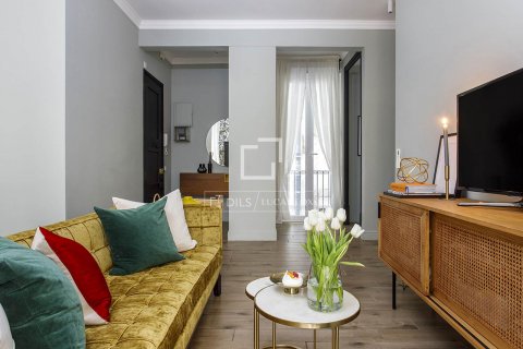 Apartamento de 2 dormitorios en venta en Barcelona, Cataluña, Spain № 8641 - foto 3