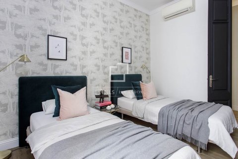 Apartamento de 2 dormitorios en venta en Barcelona, Cataluña, Spain № 8641 - foto 15