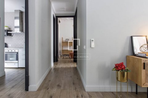 Apartamento de 2 dormitorios en venta en Barcelona, Cataluña, Spain № 8641 - foto 9