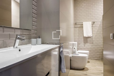 Apartamento de 2 dormitorios en venta en Barcelona, Cataluña, Spain № 8641 - foto 23