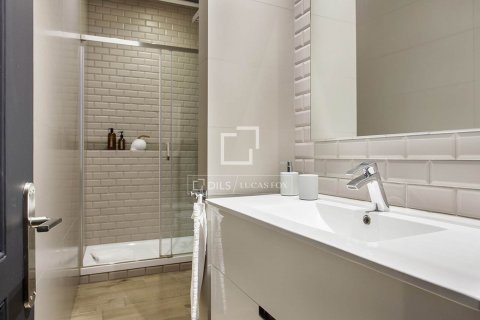 Apartamento de 2 dormitorios en venta en Barcelona, Cataluña, Spain № 8641 - foto 17