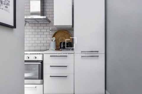 Apartamento de 2 dormitorios en venta en Barcelona, Cataluña, Spain № 8641 - foto 13