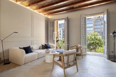 Apartamento de 2 dormitorios en venta en Barcelona, Cataluña, Spain № 8646 - foto 2