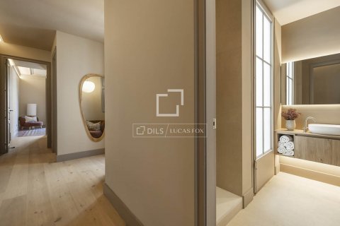 Apartamento de 2 dormitorios en venta en Barcelona, Cataluña, Spain № 8646 - foto 19