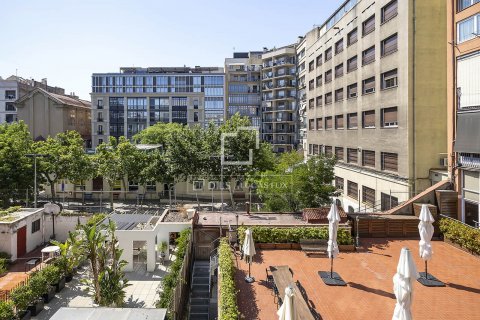 Apartamento de 2 dormitorios en venta en Barcelona, Cataluña, Spain № 8646 - foto 15