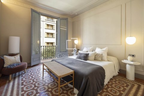 Apartamento de 2 dormitorios en venta en Barcelona, Cataluña, Spain № 8646 - foto 26