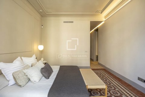Apartamento de 2 dormitorios en venta en Barcelona, Cataluña, Spain № 8646 - foto 28