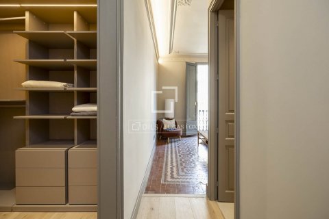 Apartamento de 2 dormitorios en venta en Barcelona, Cataluña, Spain № 8646 - foto 24
