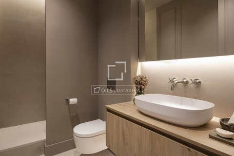 Apartamento de 2 dormitorios en venta en Barcelona, Cataluña, Spain № 8646 - foto 25