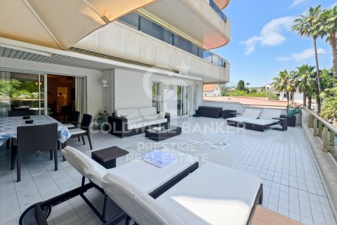 Apartamento de 3 dormitorios en venta en Sitges, Barcelona, Cataluña, Spain № 5651