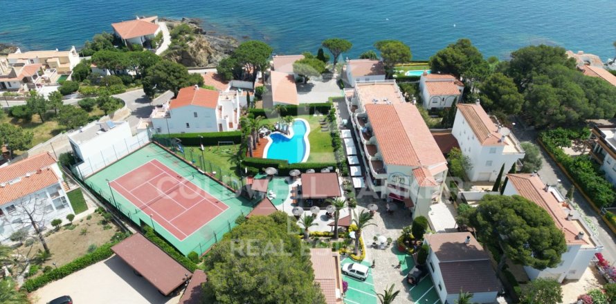 Hotel de 2208 m² en venta en Llanca, Gerona, Cataluña, Spain № 5655