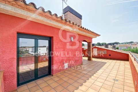 Сasa de 4 dormitorios en venta en L'Escala, Gerona, Cataluña, Spain № 5653 - foto 3