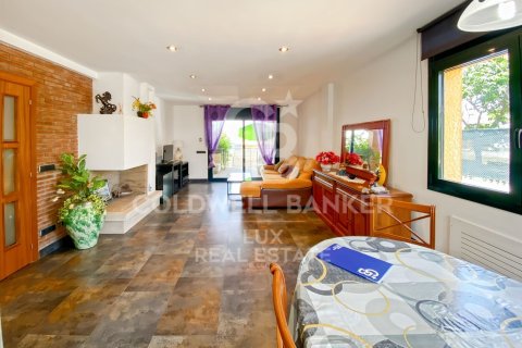 Сasa de 4 dormitorios en venta en L'Escala, Gerona, Cataluña, Spain № 5653 - foto 6