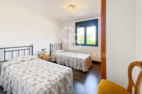 Сasa de 4 dormitorios en venta en L'Escala, Gerona, Cataluña, Spain № 5653 - foto 15