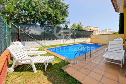 Сasa de 4 dormitorios en venta en L'Escala, Gerona, Cataluña, Spain № 5653 - foto 21