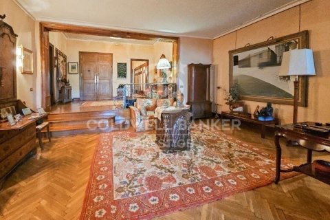 Apartamento de 7 dormitorios en venta en Barcelona, Cataluña, Spain № 5652 - foto 11