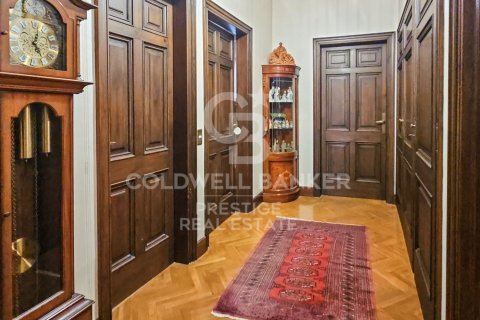 Apartamento de 7 dormitorios en venta en Barcelona, Cataluña, Spain № 5652 - foto 22