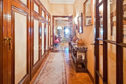 Apartamento de 7 dormitorios en venta en Barcelona, Cataluña, Spain № 5652 - foto 23