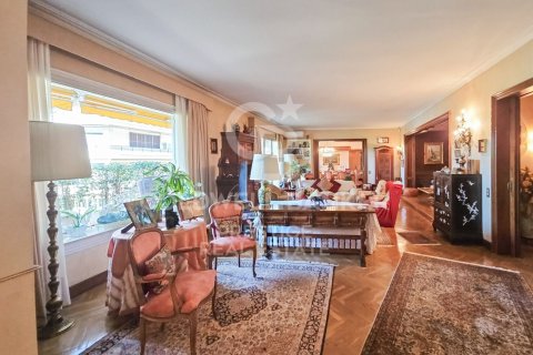 Apartamento de 7 dormitorios en venta en Barcelona, Cataluña, Spain № 5652 - foto 14