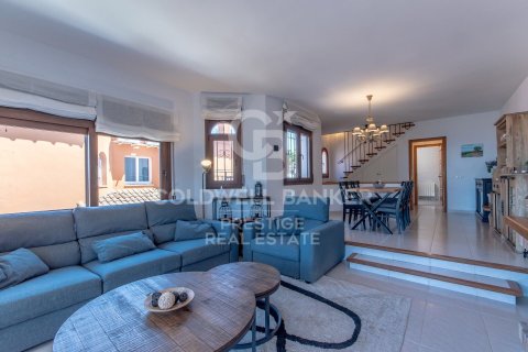 Casa adosada de 4 dormitorios en venta en Begur, Gerona, Cataluña, Spain № 7718 - foto 9