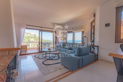 Casa adosada de 4 dormitorios en venta en Begur, Gerona, Cataluña, Spain № 7718 - foto 6